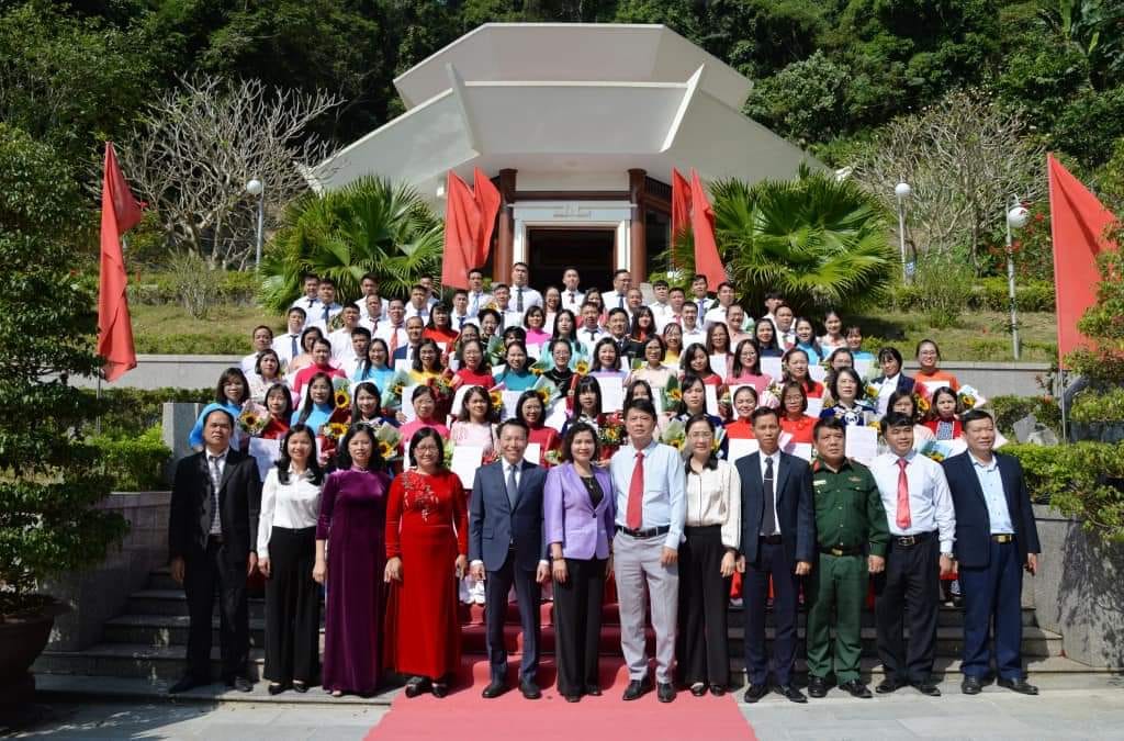 Công chức Cục QLTT Cao Bằng vinh dự được kết nạp đảng tại 