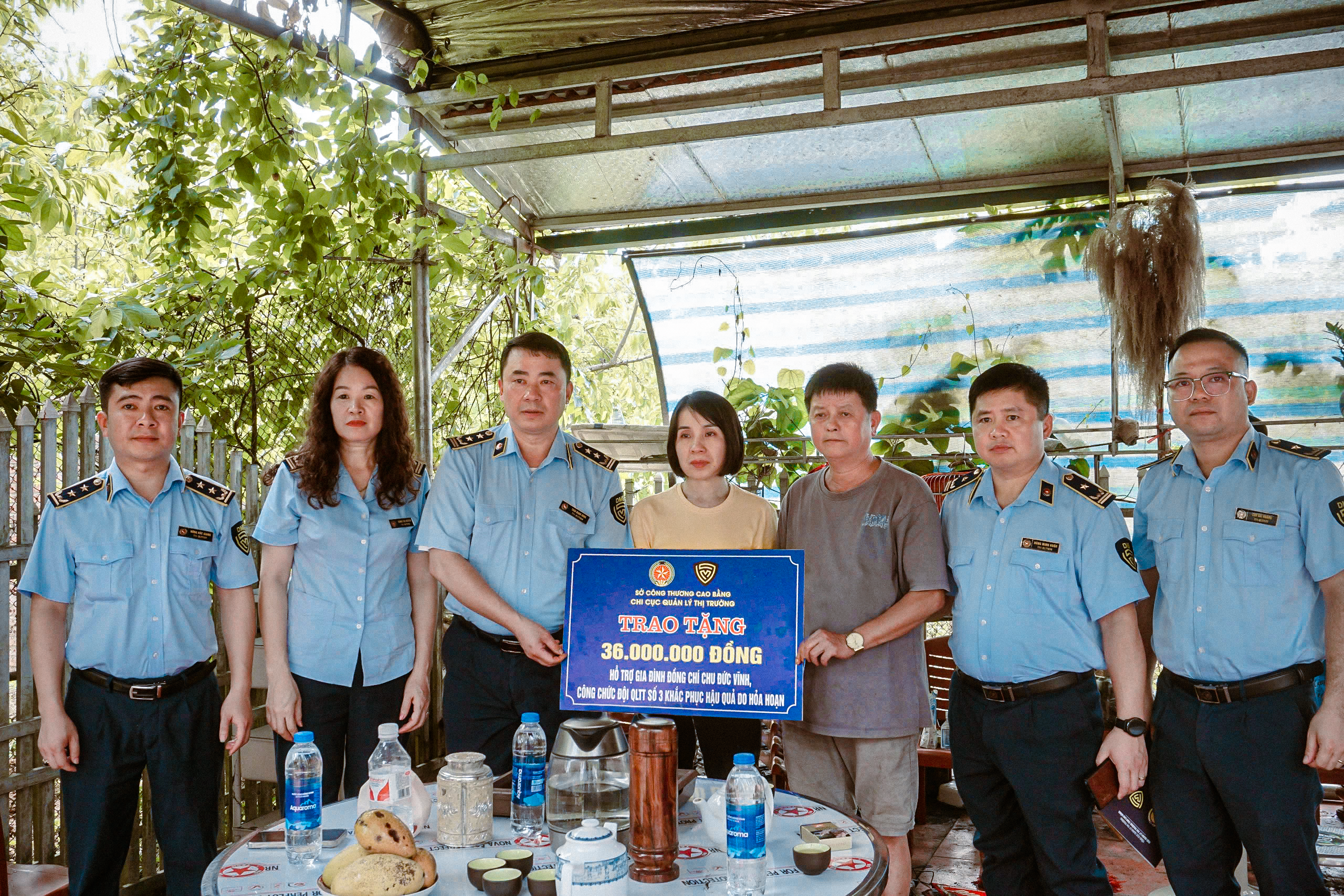Chi cục QLTT Cao Bằng thăm hỏi, động viên và hỗ trợ gia đình công chức gặp hỏa hoạn