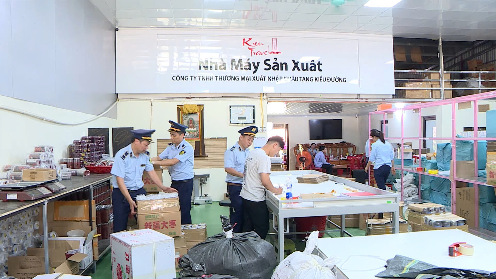 Phú Thọ: Tạm giữ hơn 7.000 đơn vị sản phẩm hàng hóa có dấu hiệu vi phạm pháp luật