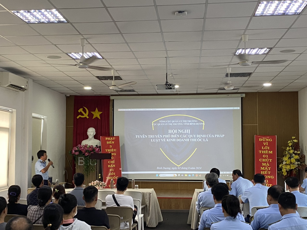 Ông Lê Châu Tân - Phó Trưởng phòng Thanh tra - Pháp chế  Báo cáo viên tập huấn tại Hội nghị